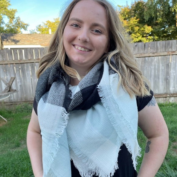 Color Block Blanket Scarf - Black/Mint - Picture 1 of 3